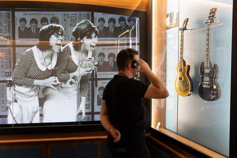 Barcelona: Guitar Legends Hall Ticket