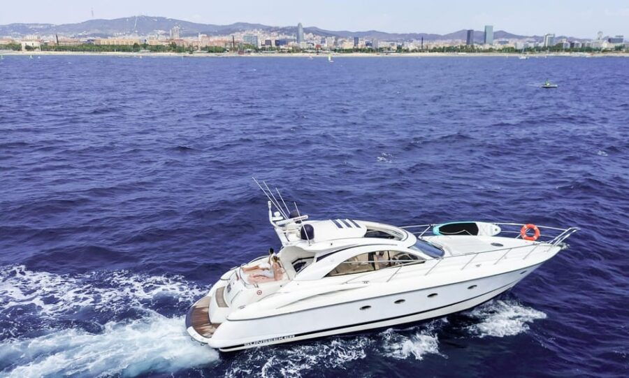 Barcelona: Luxury Yacht With Drinks and Snacks - Activity Overview