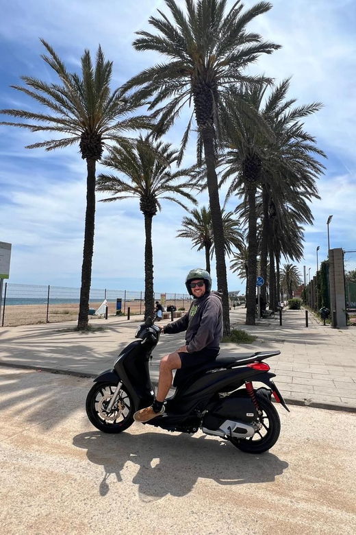 Barcelona Quick Ride: 2-Hour Guided Scooter Tour