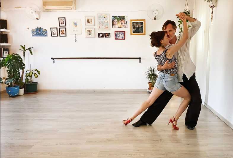 Barcelona: Rooftop Tango Lesson With Drinks and Videos