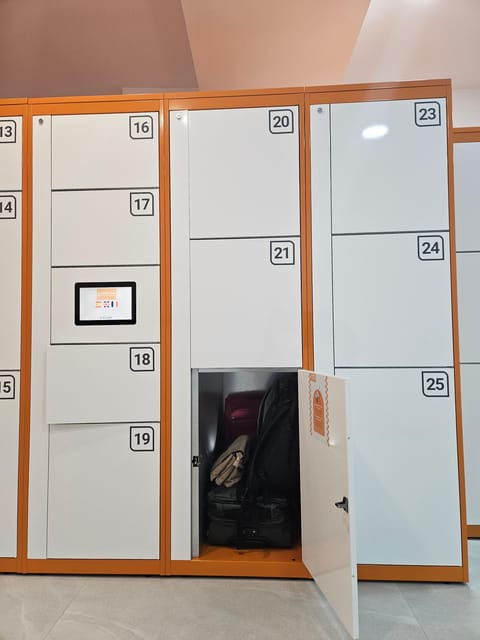 Barcelona Sagrada Familia: Luggage Storage 24H XXL Size 4 Min on Foot