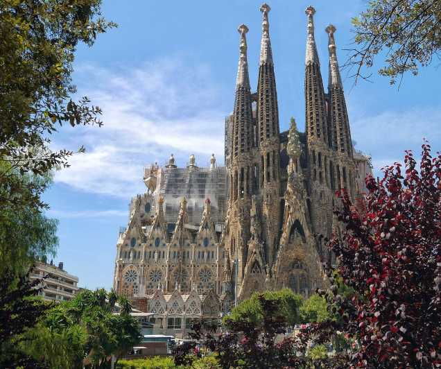Barcelona: Sagrada Familia Skip the Line Guided Tour