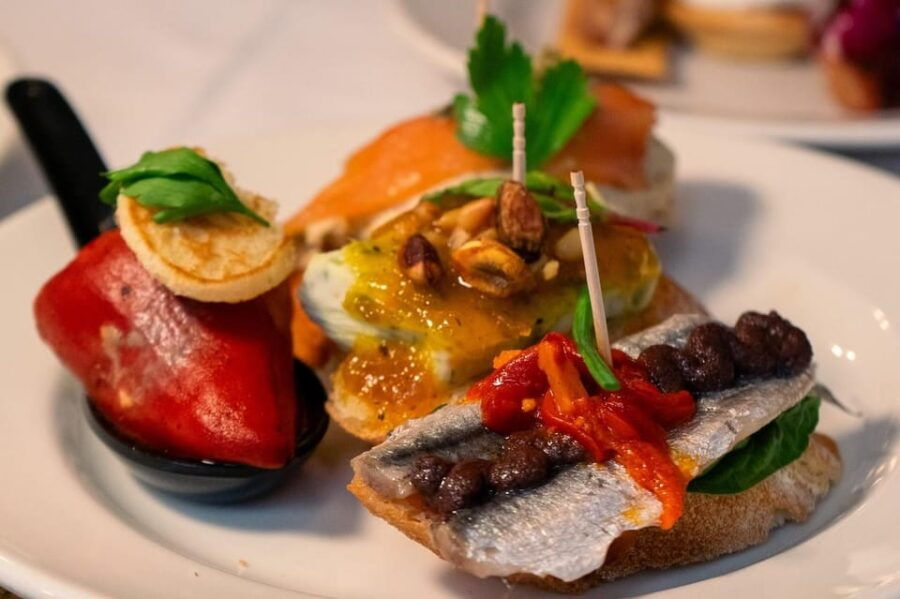 Barcelona: Tapas and Wine Self-Guided Tour in El Born