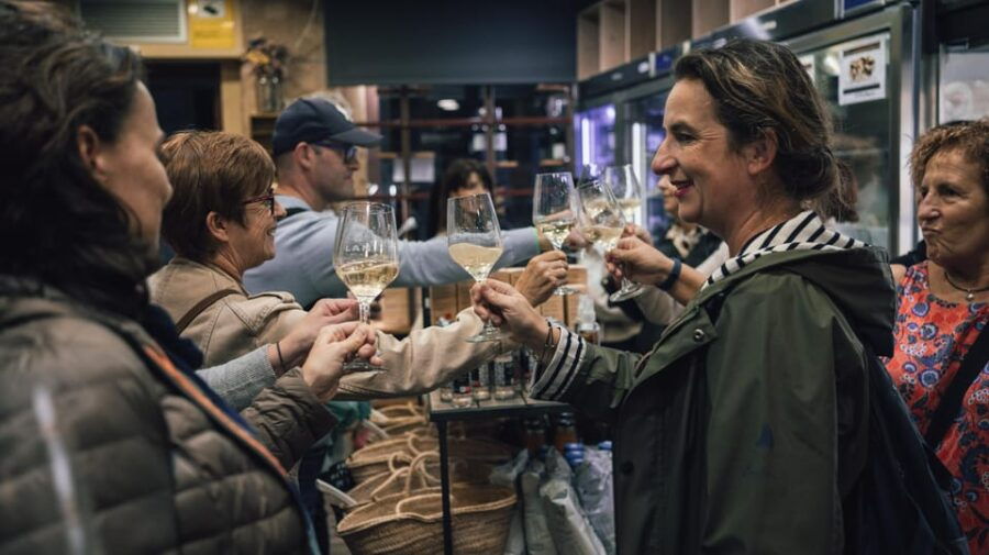 Basic City Tour With a Local Degustation