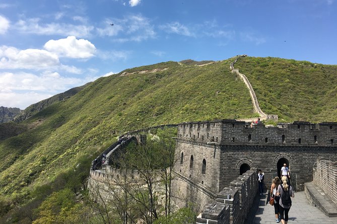 Beijing Private Layover Tour of Mutianyu Great Wall and Jingshan Park