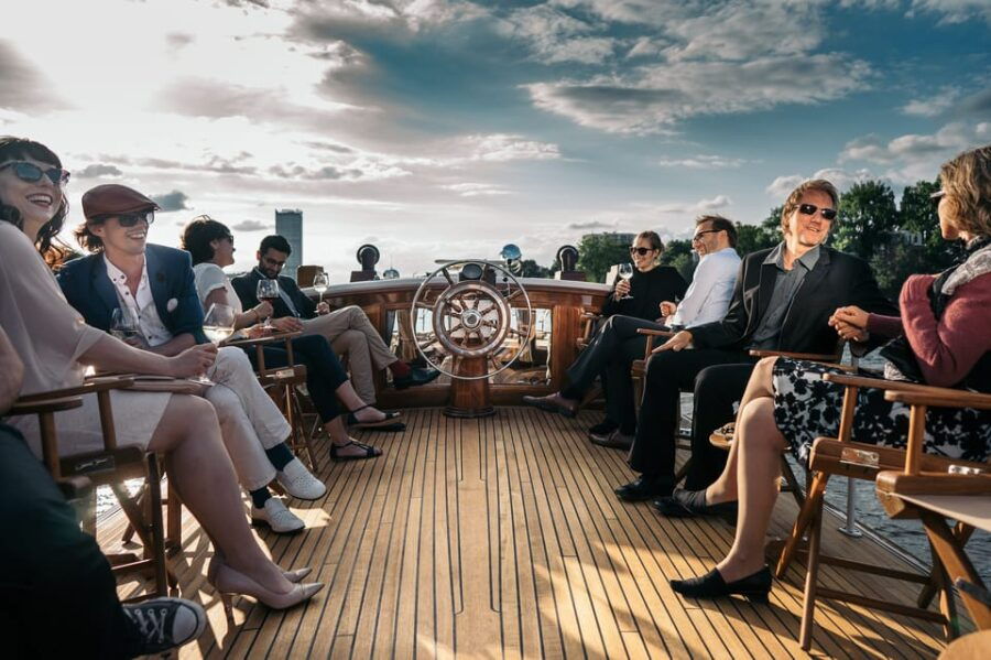 Berlin: Evening Yacht Cruise With Aperitif & Optional Dinner - Evening Cruise Experience