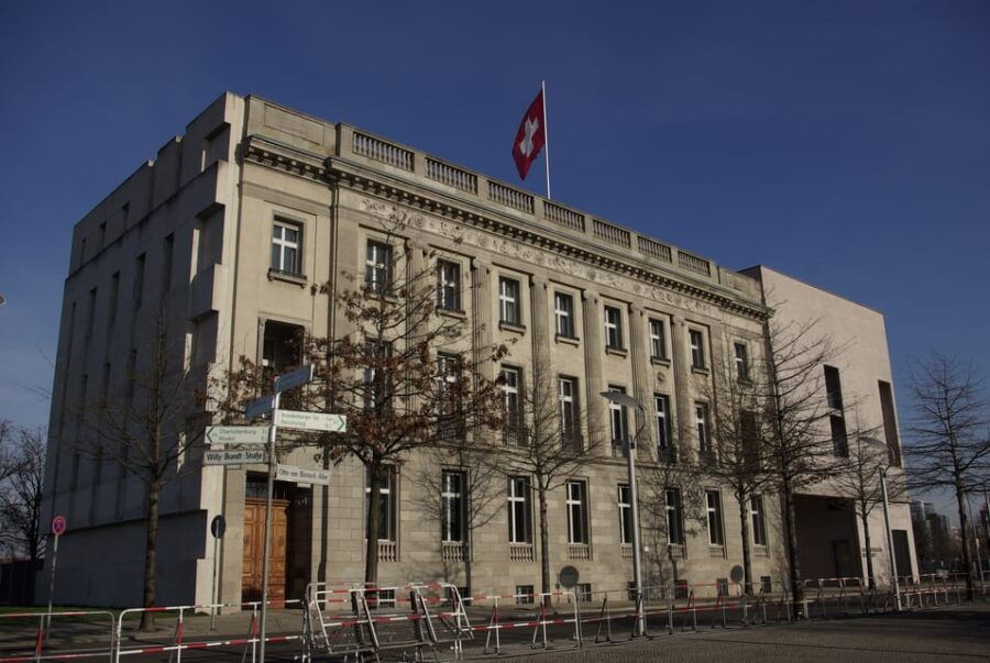 Berlin & Potsdam: 5-Hour Tour Swiss Traces by VW-Bus