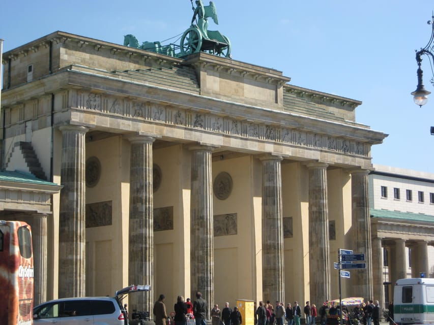 Berlin: Private City Highlights Tour by Car