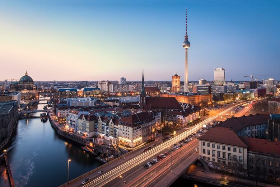 Berlin Private Photo Tour With a Professional Photographer