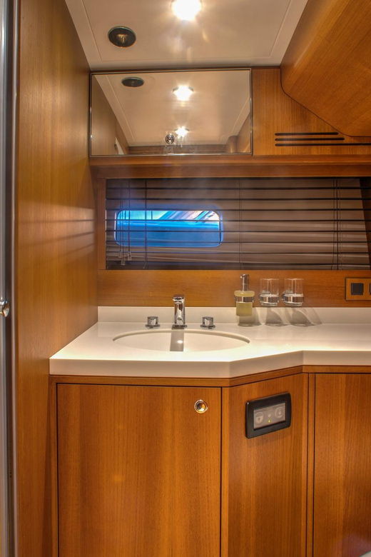 Berlin: Private Sightseeing Tour on Luxurious Electric Boat