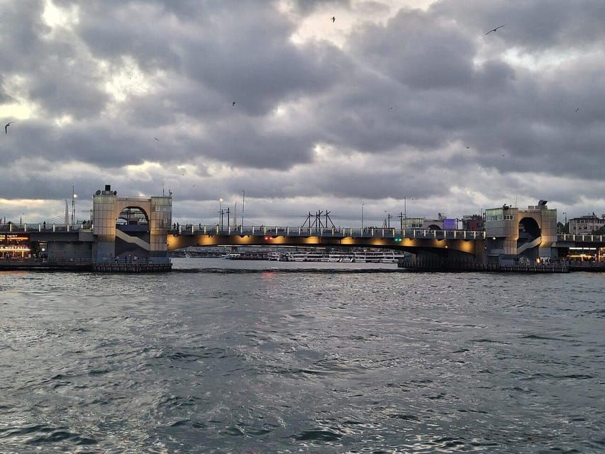 Best of Bosphorus Sunset Tour in Luxury Yacht With Drinks - Iconic Landmarks