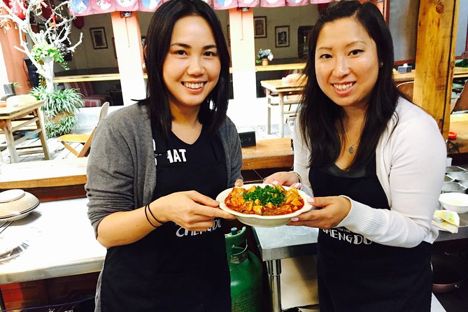Best of Chengdu: Panda Visit and Cooking Class Experience