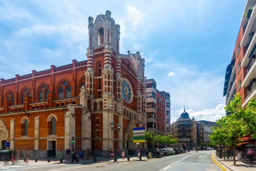 Bilbao: First Discovery Walk and Reading Walking Tour