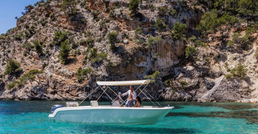 Boat Invictus FX190