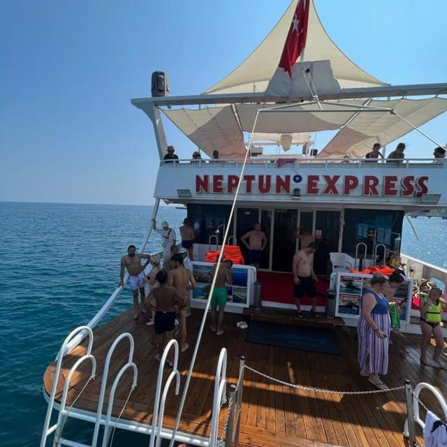 Boat Trip in Alanya With Unlimited Soft Drinks and Lunch