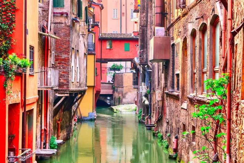 BOLOGNA WATERS and BOLOGNA Dotta: Guided Tour With Breakfast