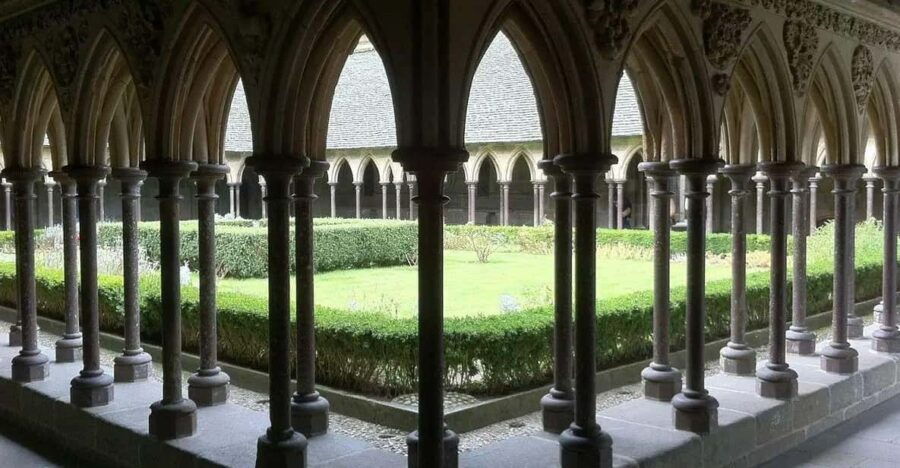 Caen: Guided Tour of Caen and Bayeux