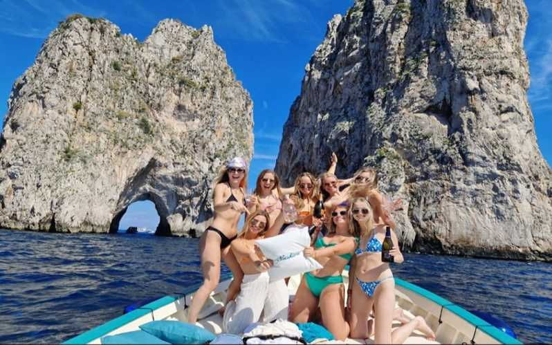 Capri: Small Group Boat Tour With Limoncello and Snacks
