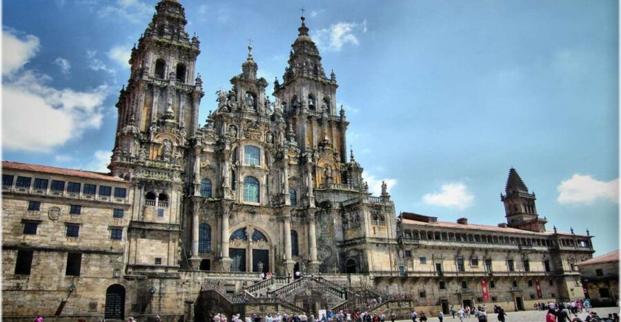 Cathedral of Santiago + Museum + Tour of the Historic Center - Tour Overview