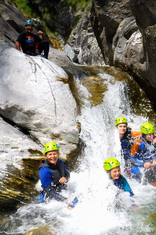 Champdepraz: Torrente Chalamy Family-Friendly Canyoning Tour