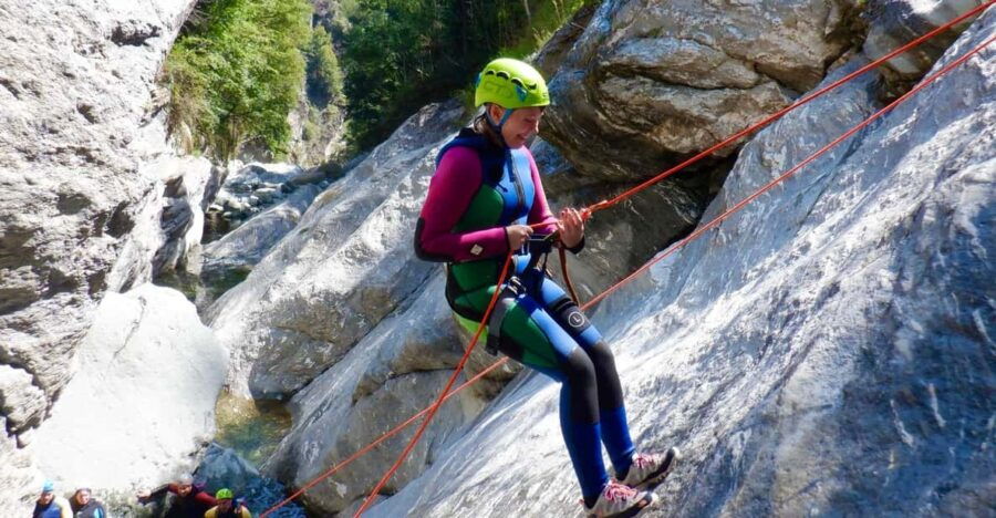 Champdepraz:Canyoning Sporting Spirit in the Chalamy Torrent - Overview of Canyoning Experience