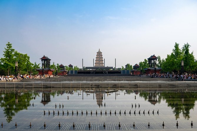 Classic Xian Muslim Day Trip: Terracotta Army, City Wall & Dongxinjie Mosque
