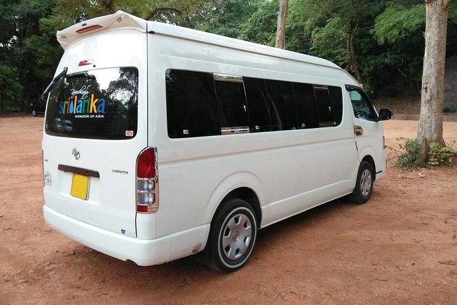 Colombo Airport (CMB) to Yale Kandy Park Private Transfer