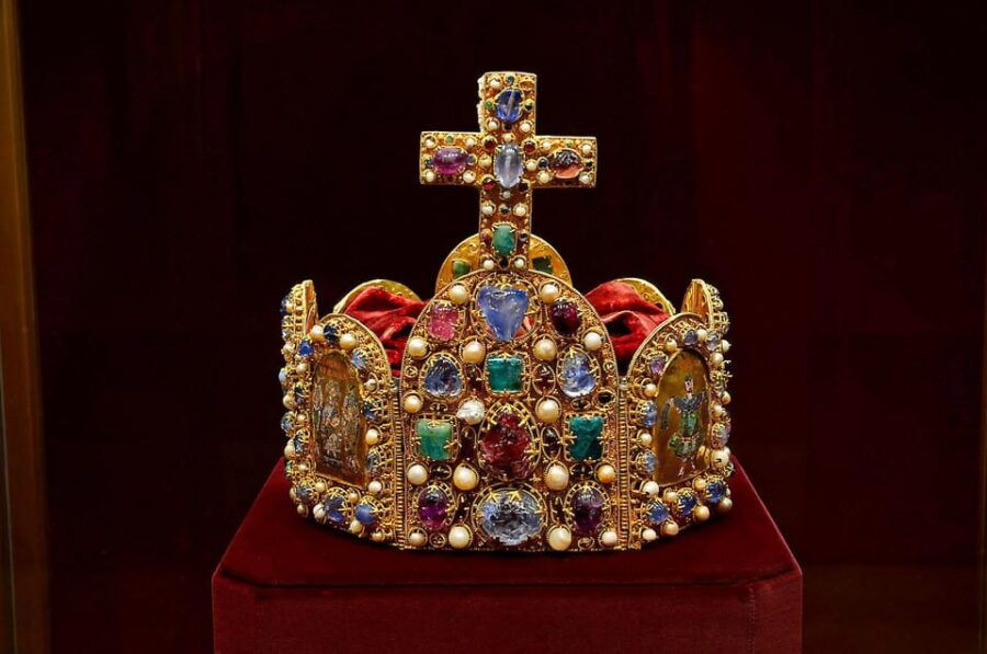 Combo Ticket: Imperial Treasury & New Hofburg Palace Tour
