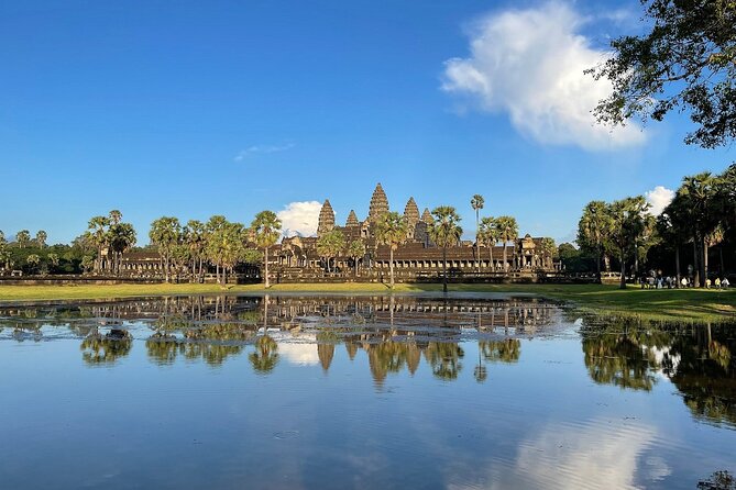 Discover Angkor Small Tour With Sunset