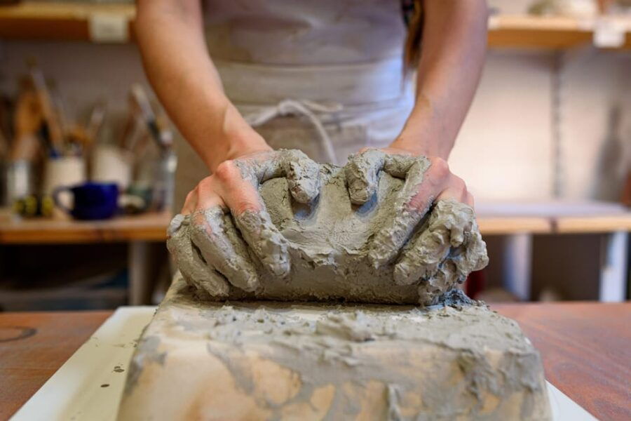 Discover the Art of Ceramics While Enjoying a Fine Wine!