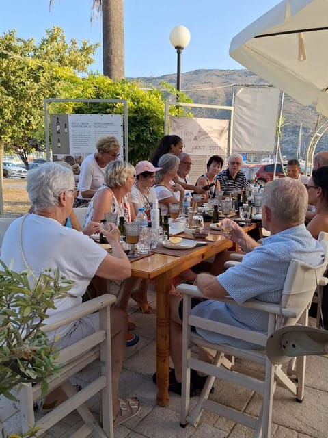 Discover the World of Extra Virgin Olive Oil - What Is Extra Virgin Olive Oil?