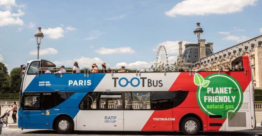 Disneyland Paris: Bus Sightseeing Tour in Paris