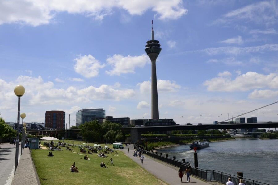 Düsseldorf: Old Town and Banks of Rhine – Heart and Lifeline
