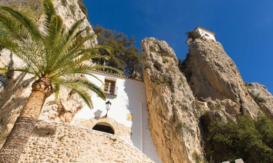 From Alicante: Guadalest, Altea & Ticket in Algar Waterfalls