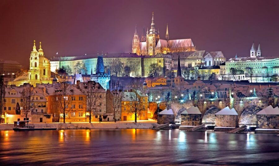 From Bratislava/Vienna: Day Trip to Prague With Photographer