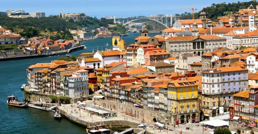 From Lisbon: Porto City Tour and Wine Tasting