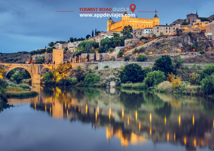 From Madrid: Tour Private Aranjuez & Toledo
