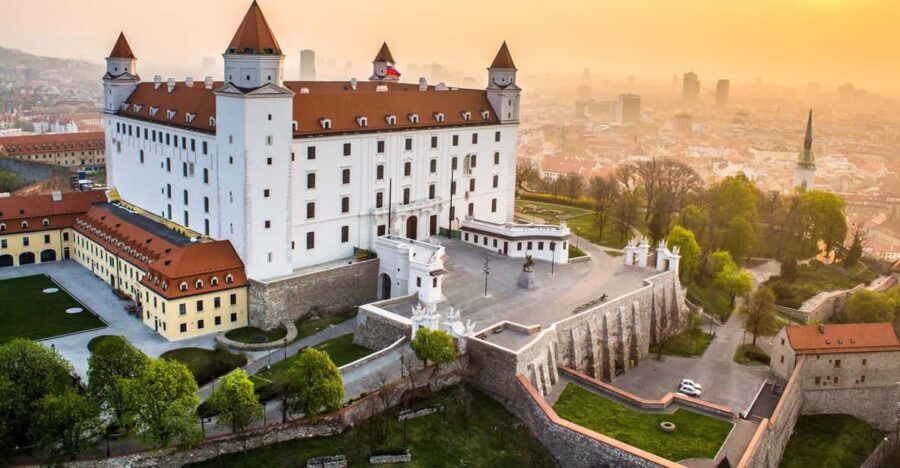 From Vienna: Bratislava City Highlights Day Trip