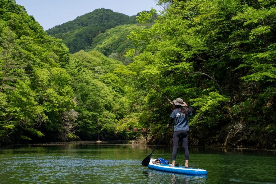 Fujiwara Lake: Full-day SUP + Takaragawa Onsen Tour in Gunma