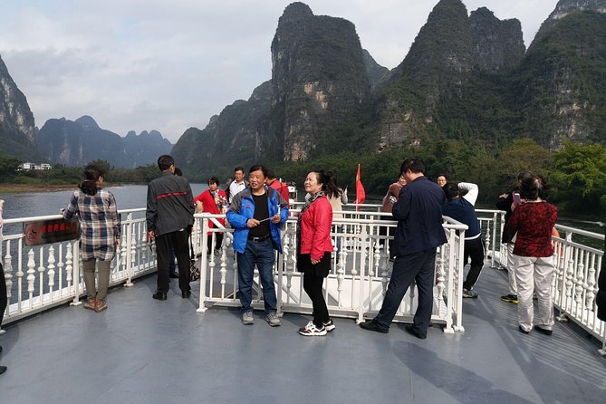 Full-Day Li-River With the 4 Star Luxury Boat VIP Room and Yangshuo Cycling Tour