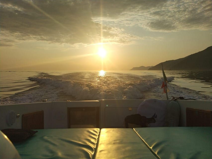 GHP BOAT - SUNSET TOUR WITH APERITIF - Tour Overview