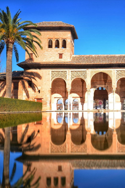 Granada in a Nutshell a Self-Guided Audio Tour in English - Tour Overview and Pricing