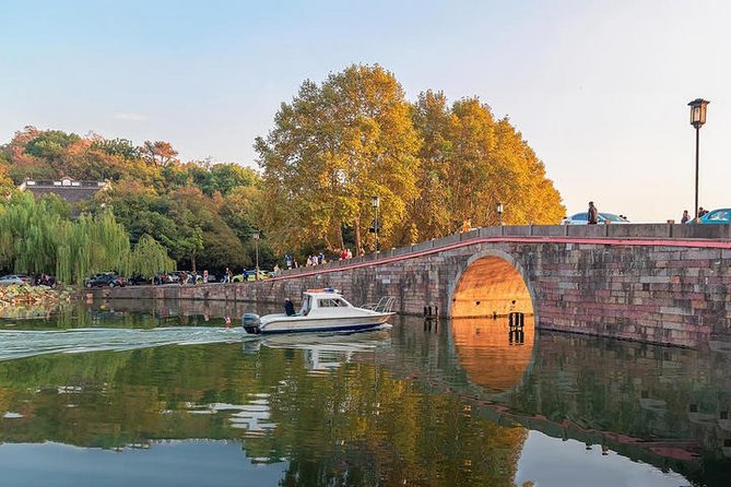 Hangzhou Highlights Muslim Day Trip: West Lake, Phoenix Mosque & Qinghefang - West Lake Scenic Area