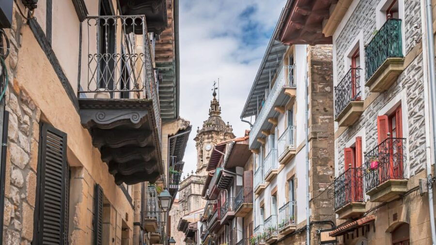 Hondarribia: Private Walking Tour With Beer or Wine - Tour Overview and Details