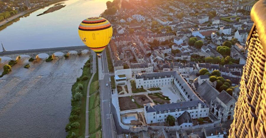 Hot Air Balloon Flight:Chambord, Chenonceau,Cheverny,Blois