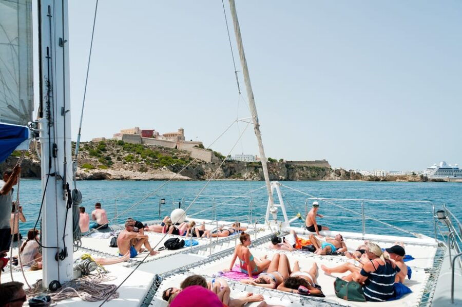 Ibiza: Catamaran Cruise to Formentera With Meal and Drinks