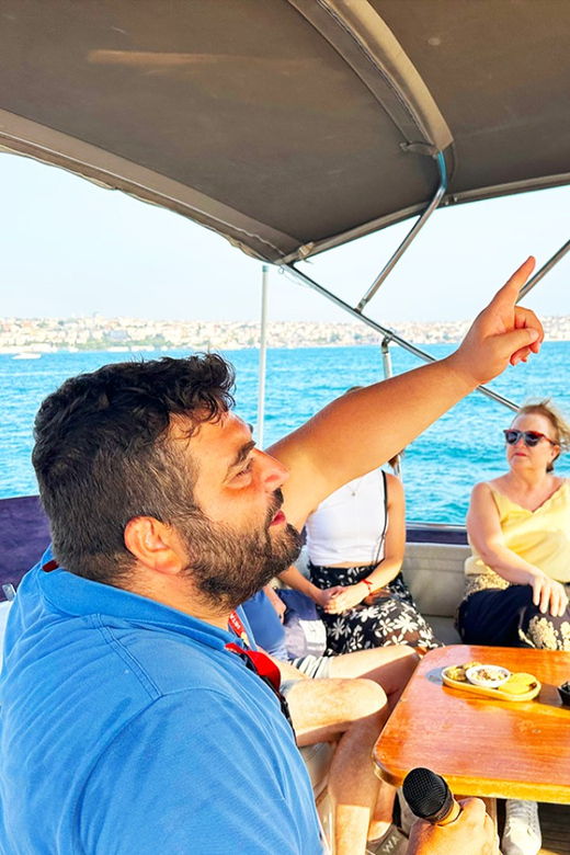 Istanbul: Bosphorus and Golden Horn Sunset Yacht Cruise
