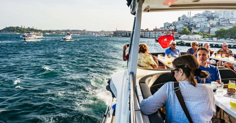 Istanbul: Bosphorus Sunset Cruise on a Luxurious Yacht
