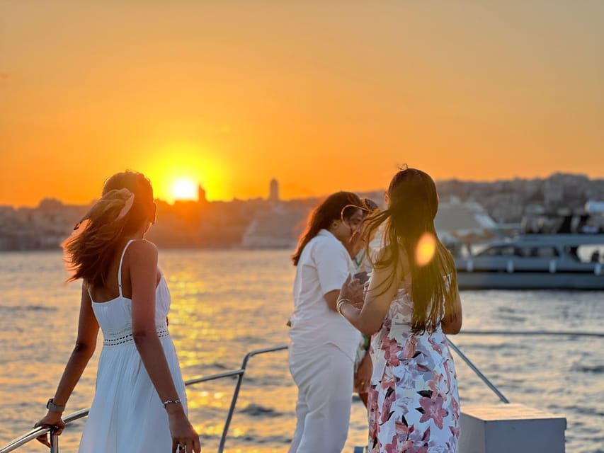 Istanbul: Bosphorus Sunset Cruise on a Luxury Yacht