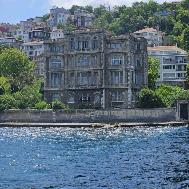 Istanbul: Cruise and Dine 2.5-Hour Bosphorus Lunch Tour - Tour Overview